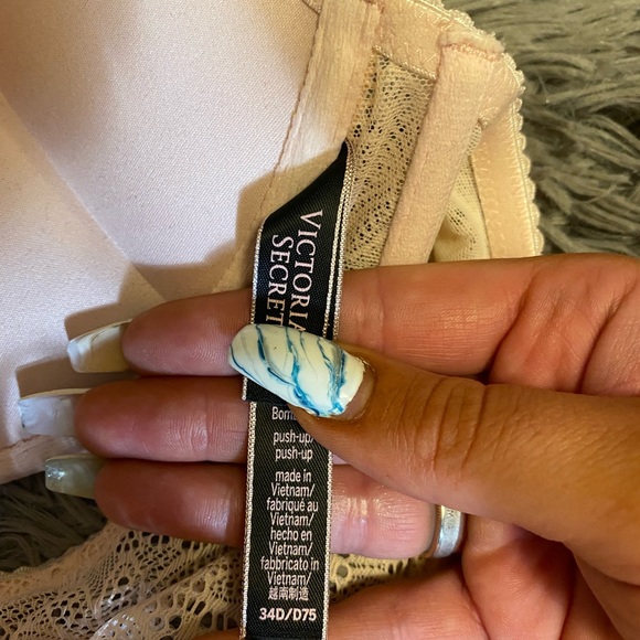 ❌SOLD❌Victoria’s Secret Bombshell Bra - Picture 2 of 4